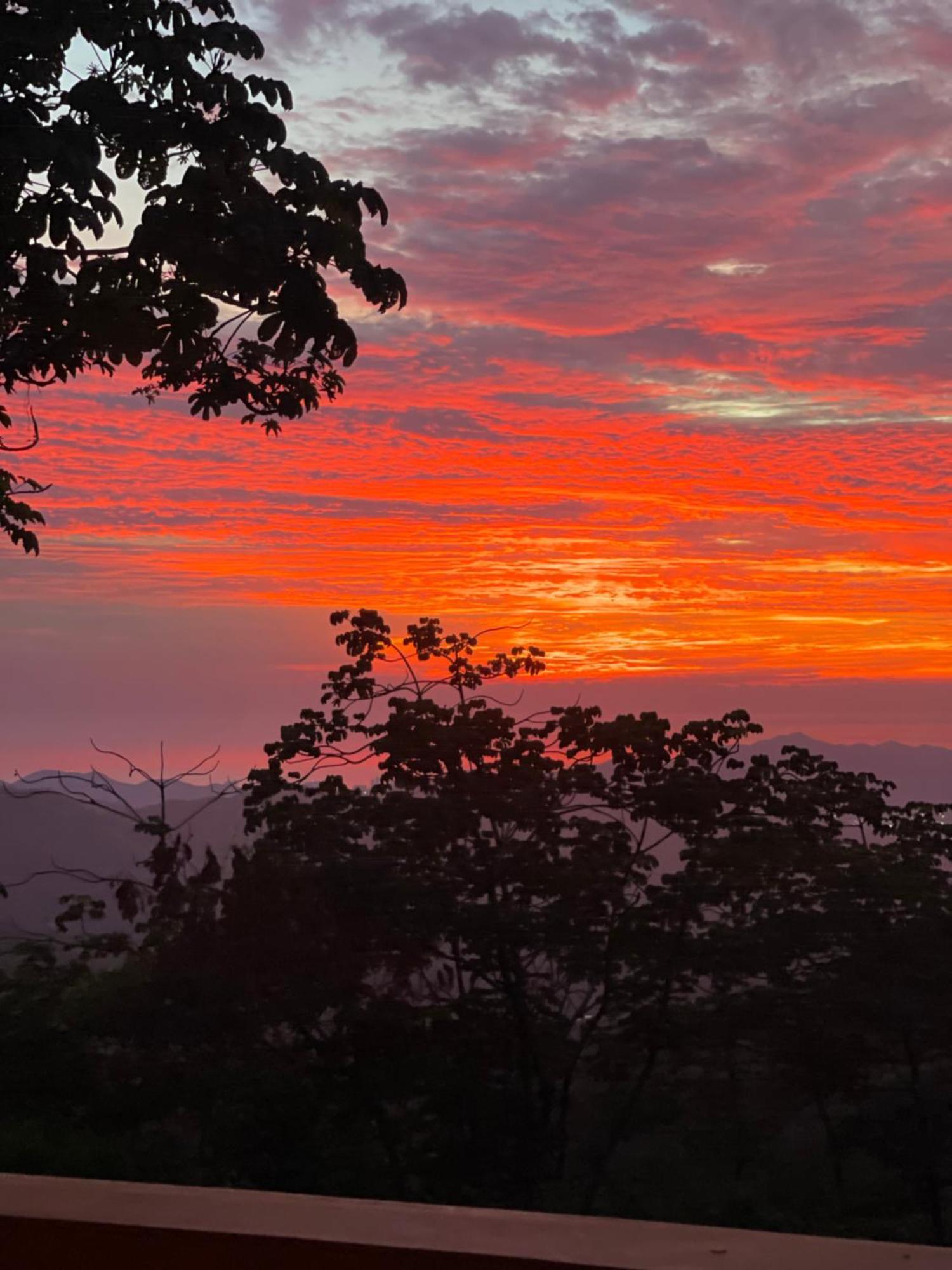Sunset Serenata Villa *